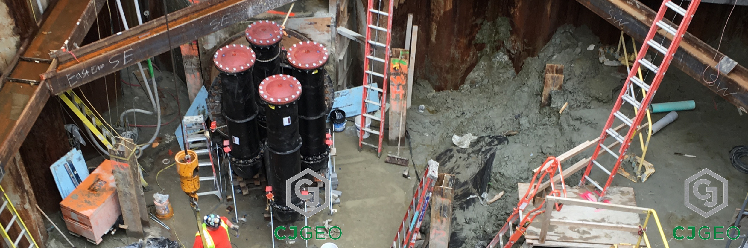 sheet pile tunnel shaft with a microtunnel and multiple carrier pipes